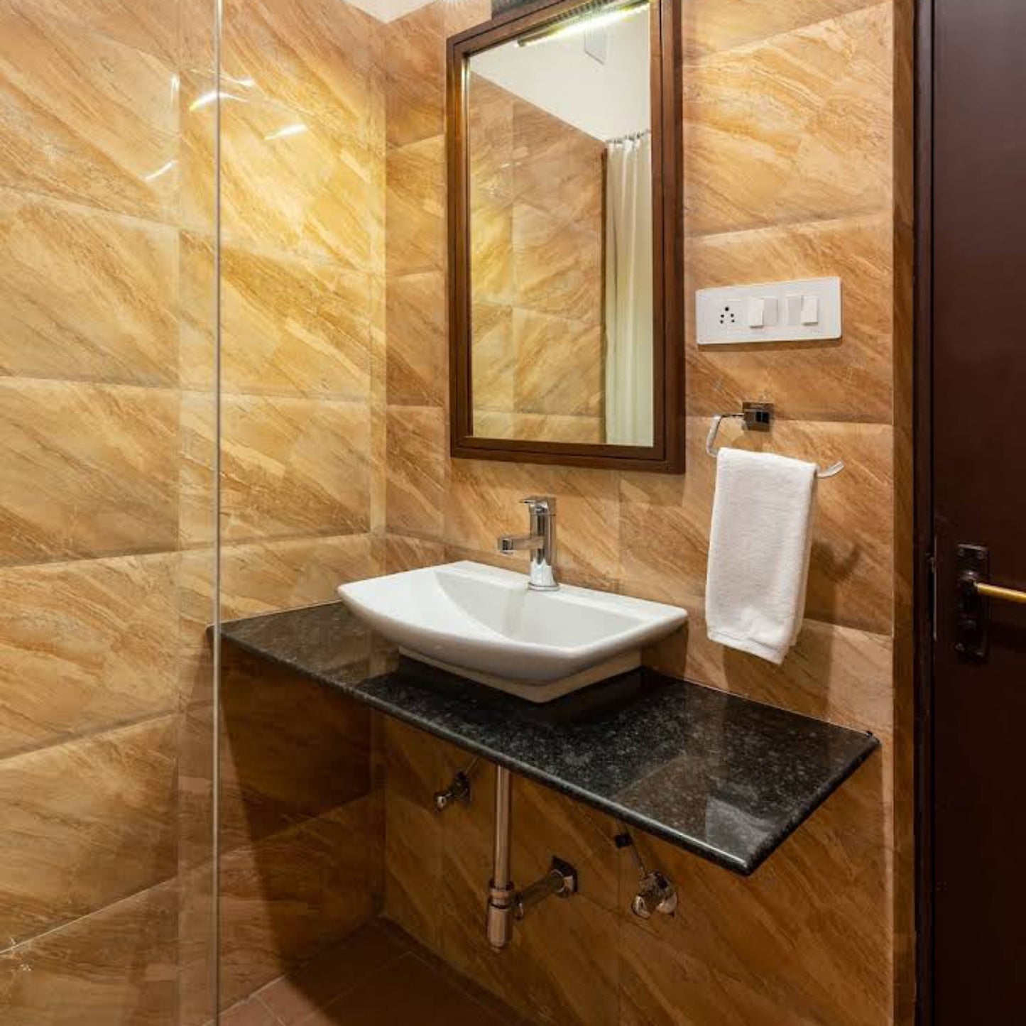 Hotel Sarovar A Boutique Lake Facing