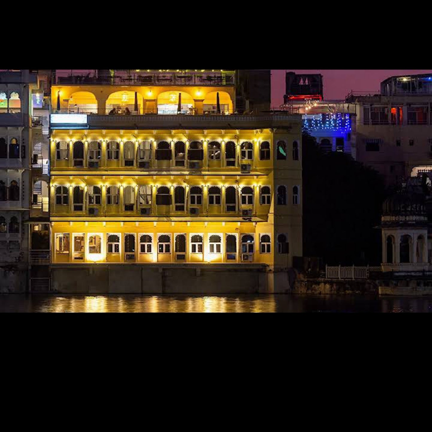 Hotel Sarovar A Boutique Lake Facing