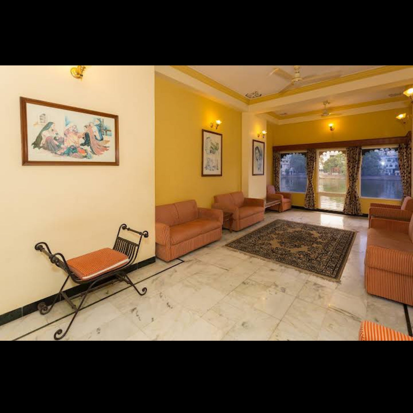 Hotel Sarovar A Boutique Lake Facing