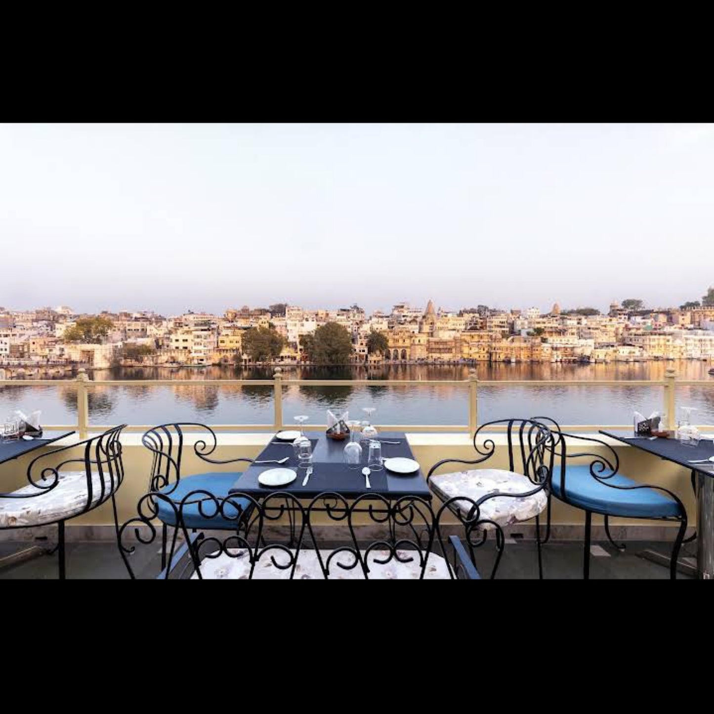 Hotel Sarovar A Boutique Lake Facing