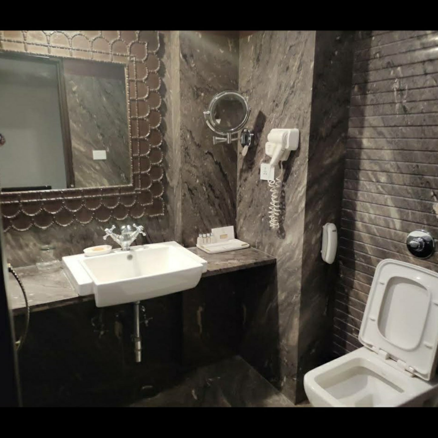 Hotel EllBee Ganga View RISHIKESH