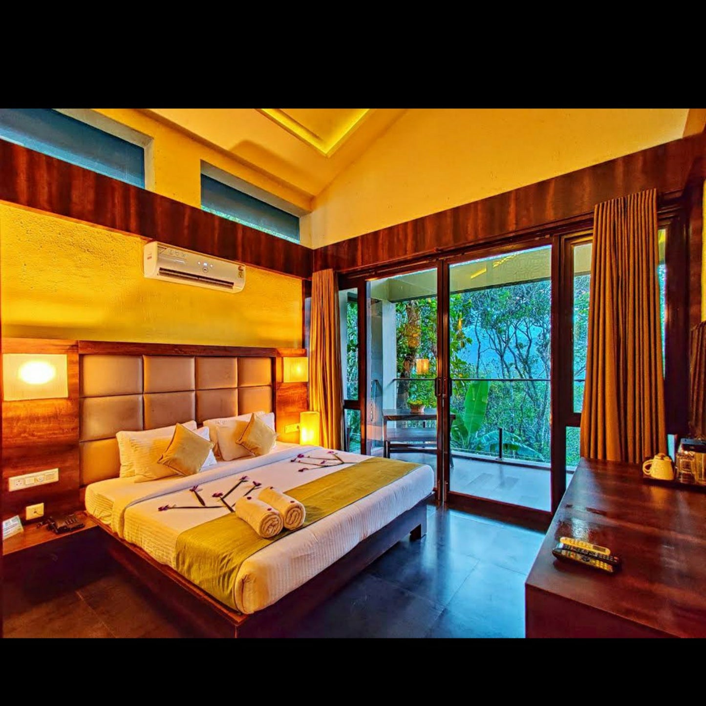 The Mountain Courtyard Thekkady