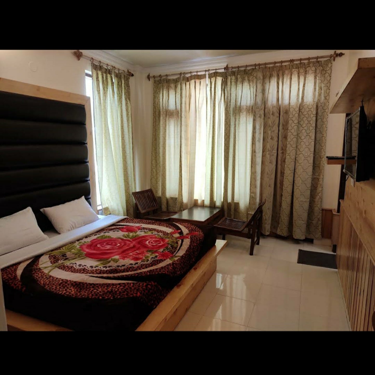 Greenwoods Inn BAR _ Restaurant_Dharamshala