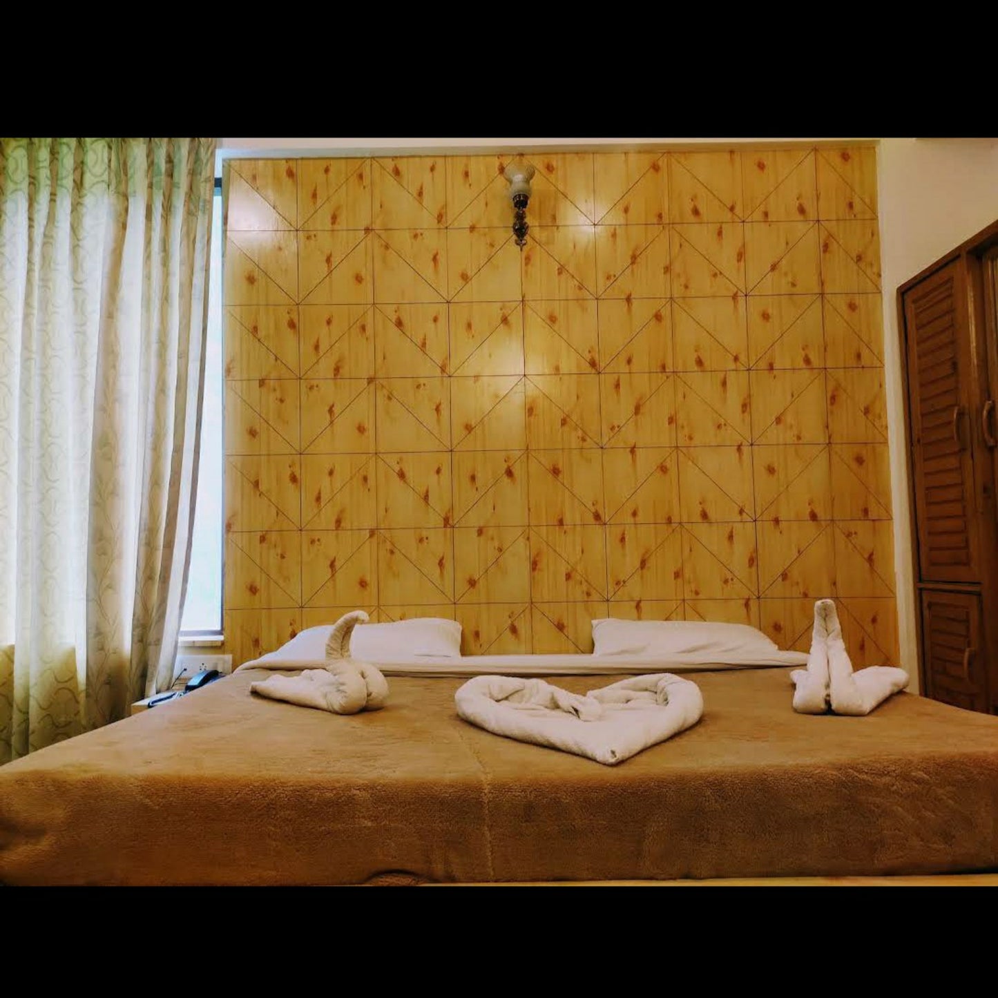 Greenwoods Inn BAR _ Restaurant_Dharamshala