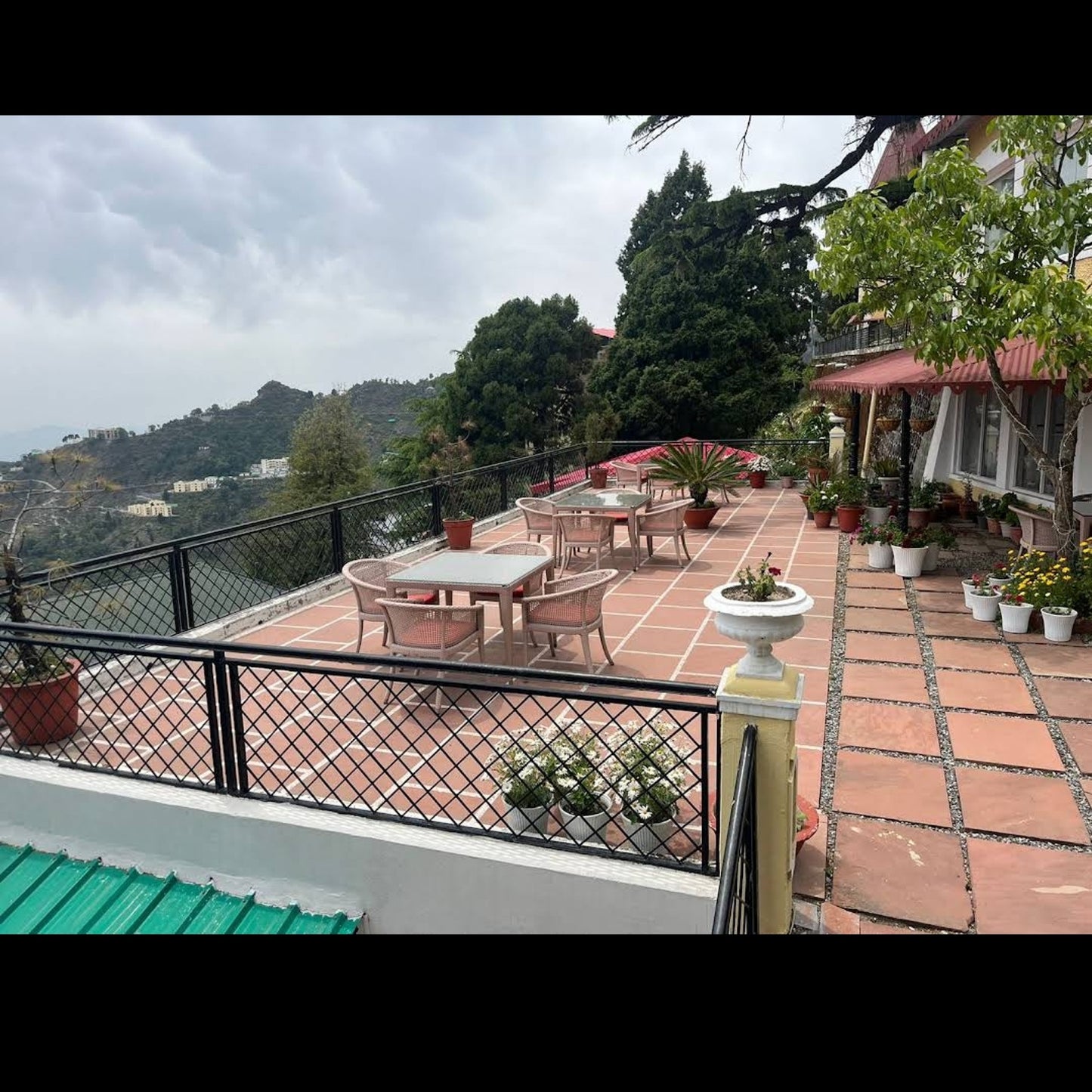 WelcomHeritage Kasmanda Palace